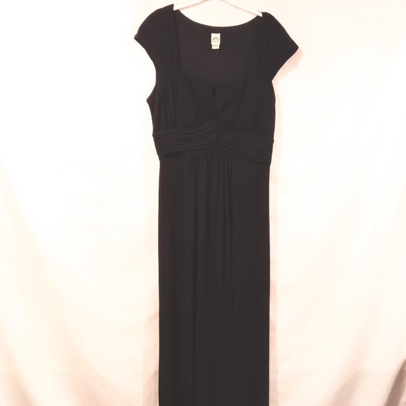 Prom Dress Wedding Gown Size 12 Sangria NWT Black Maxi A-Line Sweatheart Neck - Picture 1 of 6